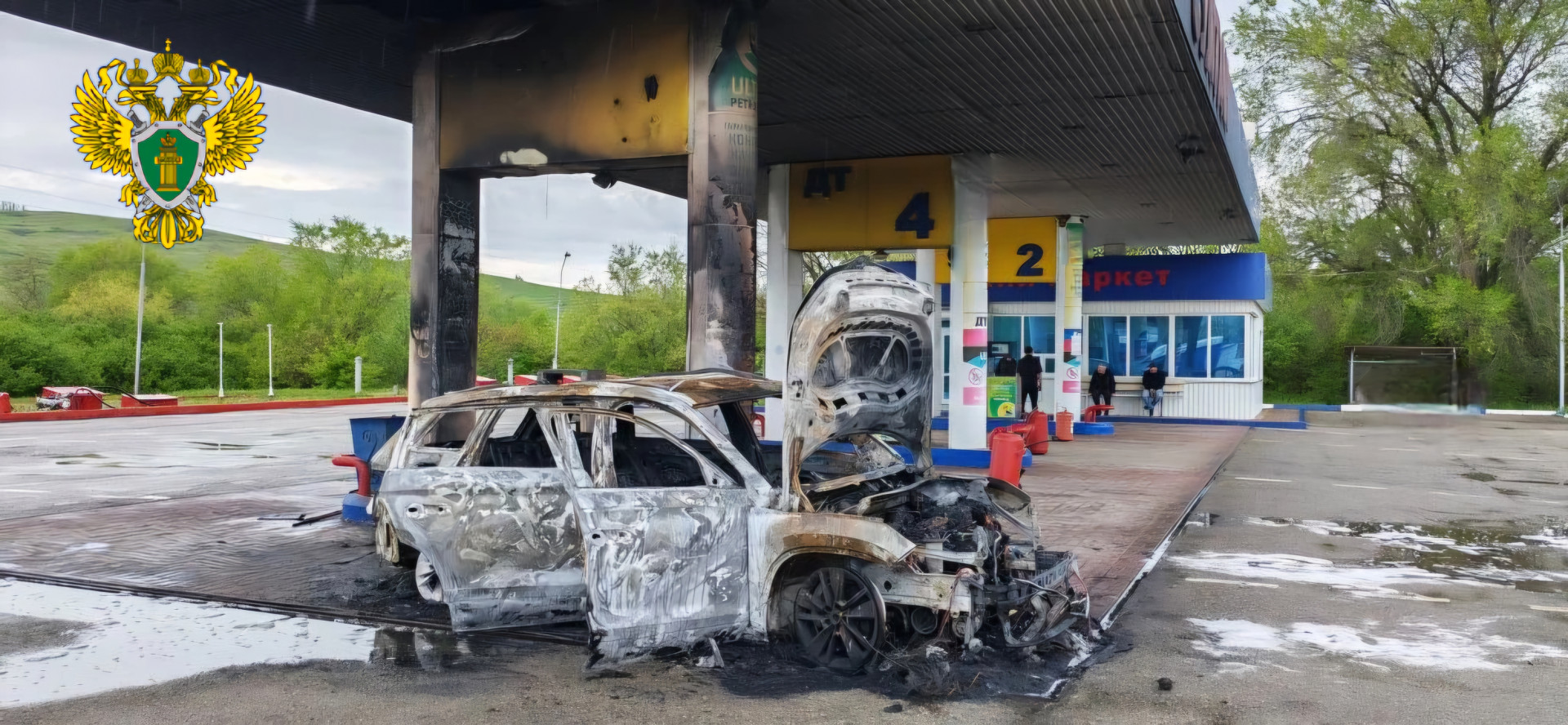 На заправке в Шпаковском округе сгорел автомобиль, пострадали два человека