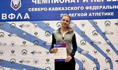 Легкоатлетка из Кисловодска взяла три золота на чемпионате и первенстве СКФО