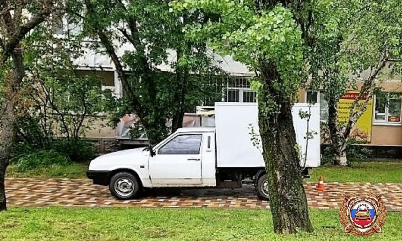 Пожилой водитель сбил пенсионерку на тротуаре в Ставрополе