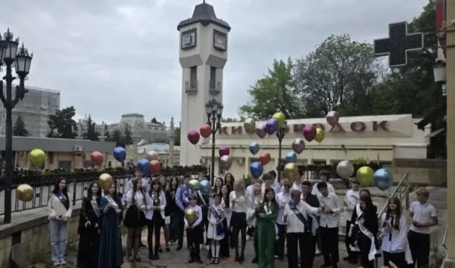 Еще двоих стобалльников по химии назвали в Кисловодске