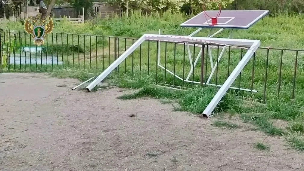 Виновные в смерти ребенка на спортплощадке на Ставрополье отсидят по два года Виновные в смерти ребенка на спортплощадке на Ставрополье отсидят по два года