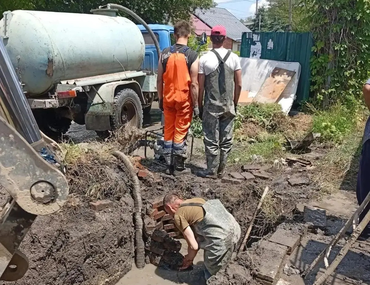 Утечку на водопроводе в станице Ессентукской планируют устранить к вечеру