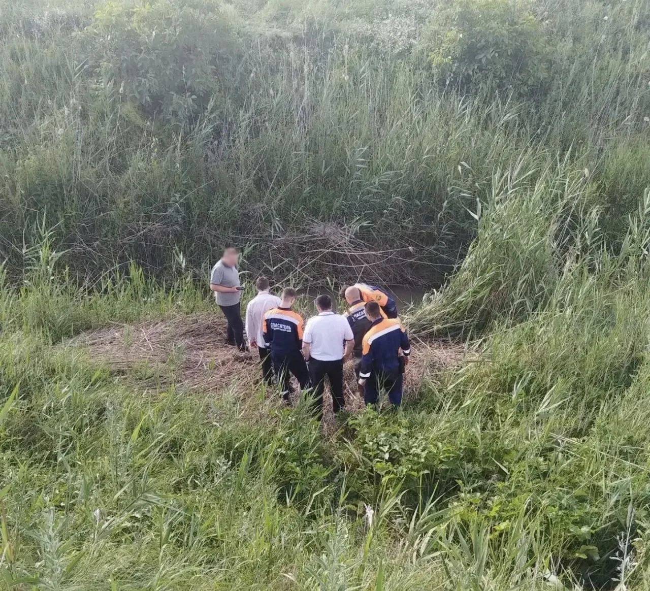 Тело мужчины достали спасатели из реки на Ставрополье