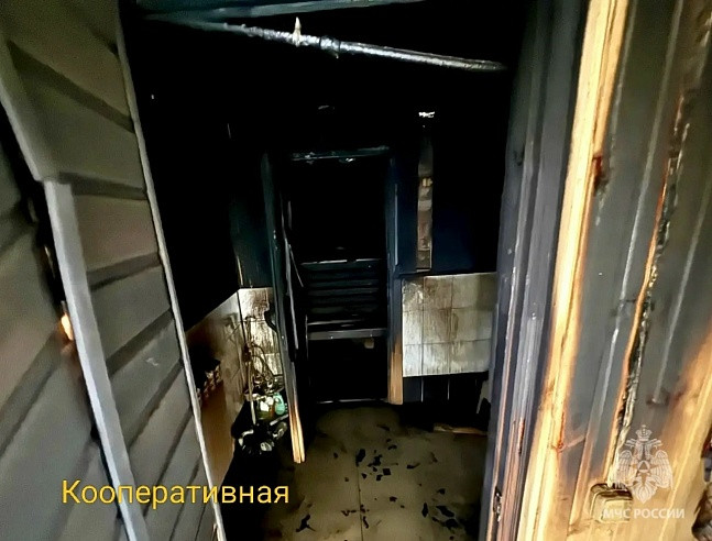 Возрастная женщина и подросток пострадали в горящих банях в Саратове