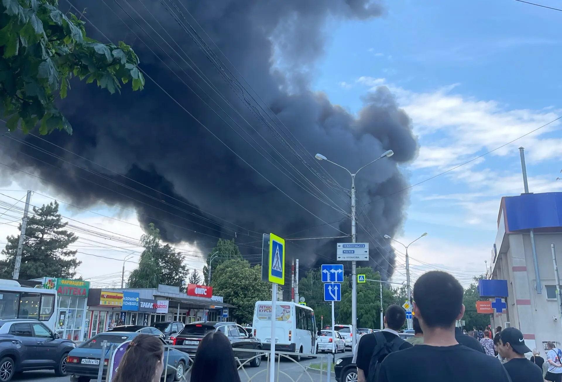 Склад лакокрасочных материалов загорелся в Ставрополе