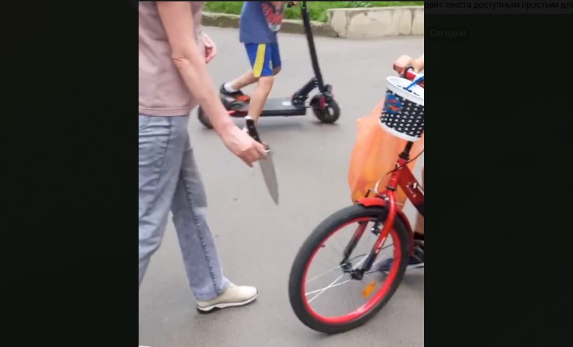 Женщина с ножом угрожала детям во дворе Ставрополя