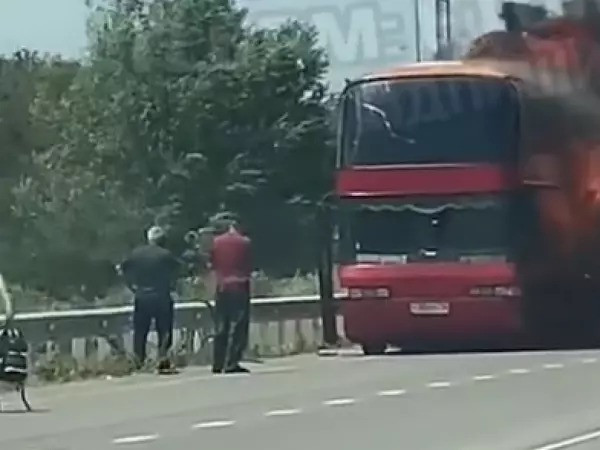 Автобус рейса «Москва – Ставрополь» загорелся в Ростовской области