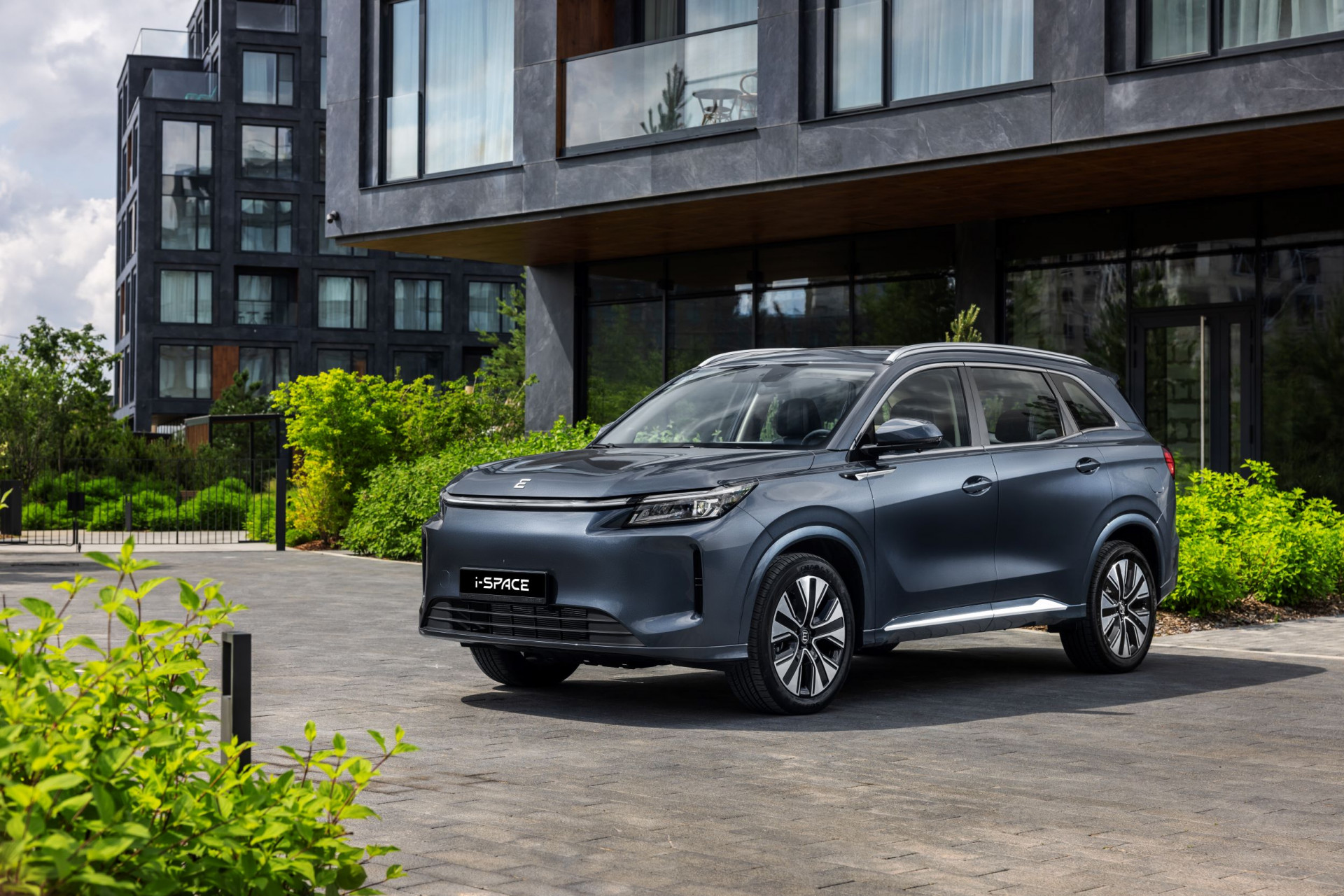 EVOLUTE укрепил позиции на российском рынке автомобилей на новых источниках энергии по итогам первого полугодия 2026 года EVOLUTE укрепил позиции на российском рынке автомобилей на новых источниках энергии по итогам первого полугодия 2026 года