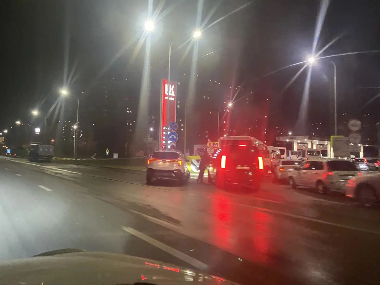 Очереди на АЗС Ставрополья сокращаются, но цены на частных заправках по‑прежнему бьют по карману