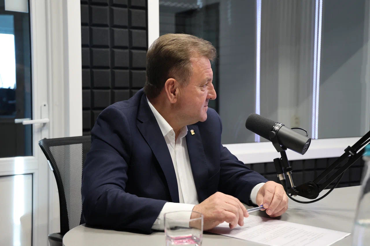 Иван Ульянченко в прямом эфире рассказал о транспорте, благоустройстве и поддержке молодых семей в Ставрорполе Иван Ульянченко в прямом эфире рассказал о транспорте, благоустройстве и поддержке молодых семей в Ставрорполе