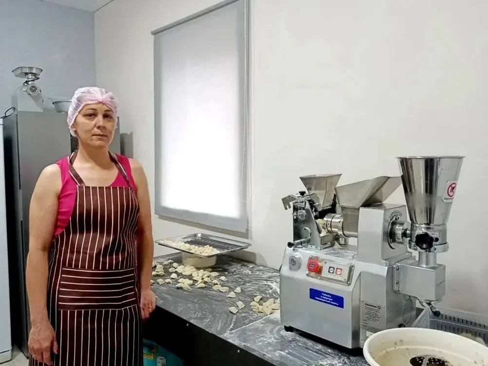 Многодетная мама из Кировского округа открыла цех пельменей по соцконтракту Многодетная мама из Кировского округа открыла цех пельменей по соцконтракту