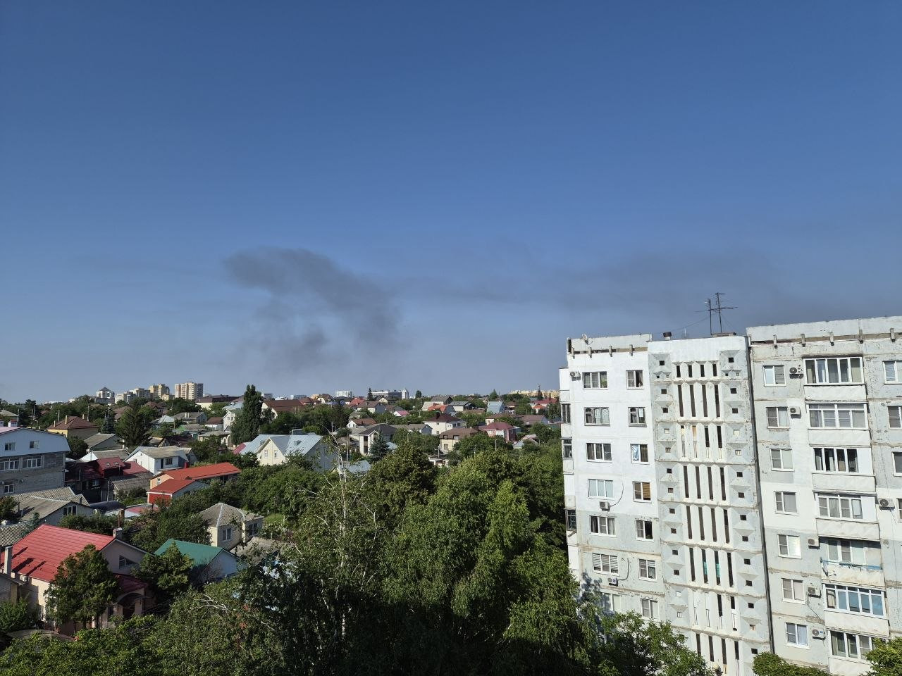 На улице Коломийцева в Ставрополе горит бывший «Сажевой завод»