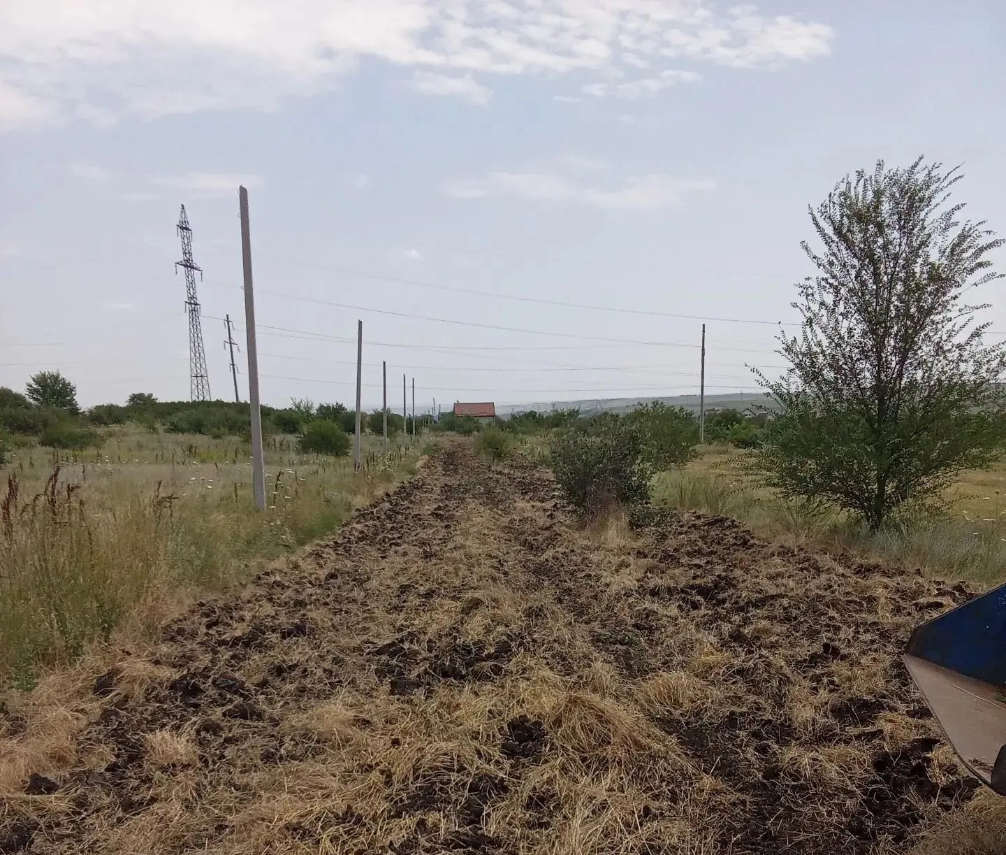 Противопожарная опашка продолжается в Старвополе