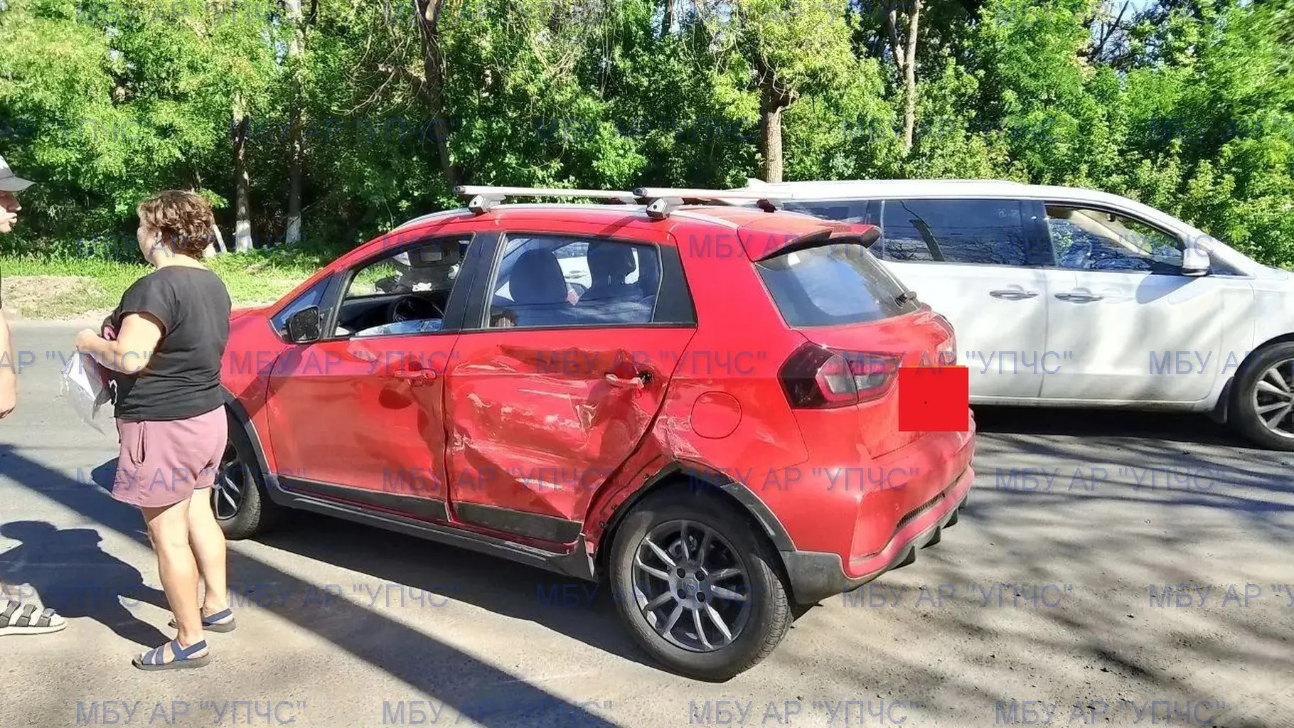 Водитель и подросток попали в больницу после аварии в Ростовской области