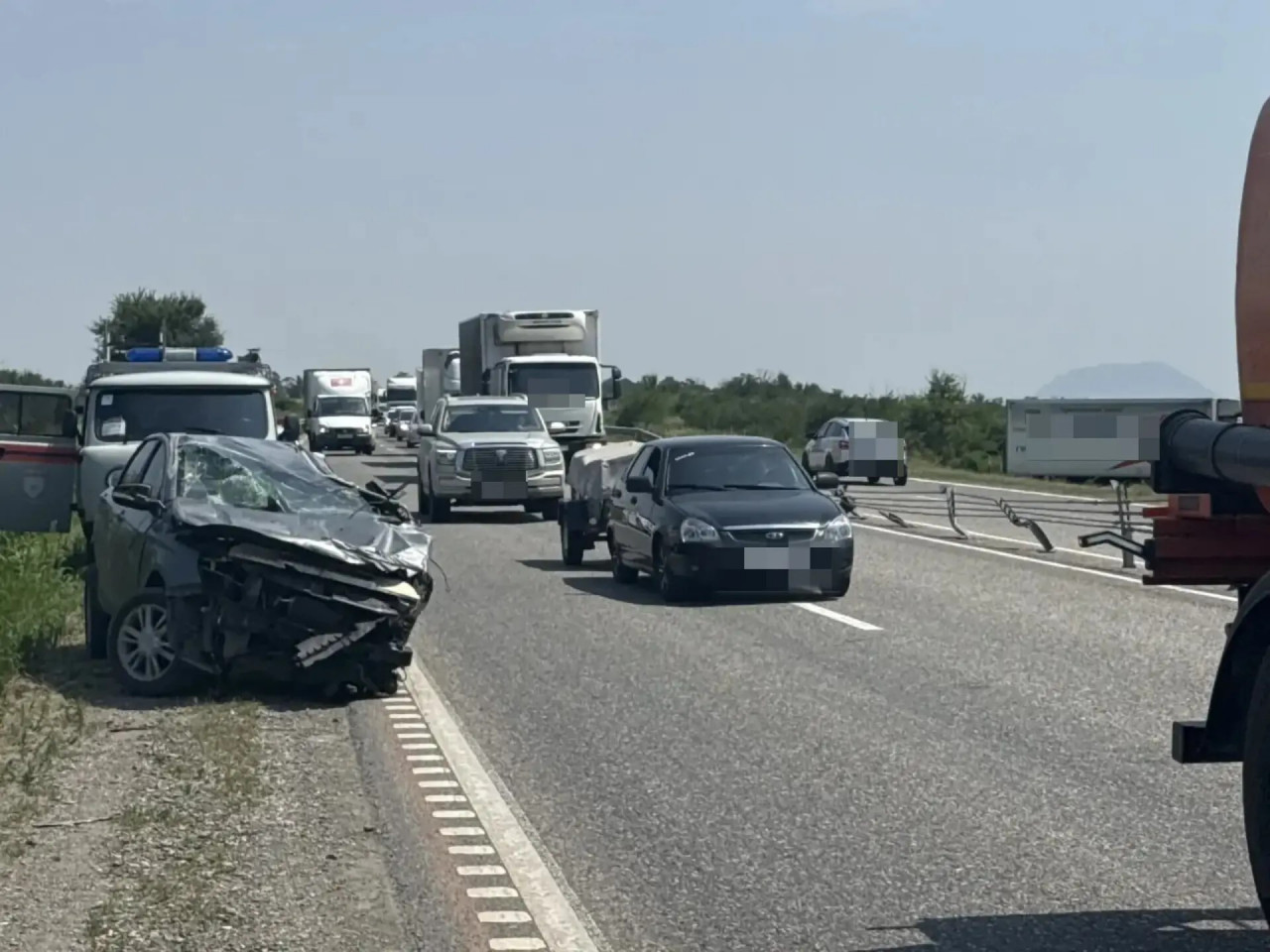 Два человека пострадали в аварии на трассе, ведущей в сторону Минвод