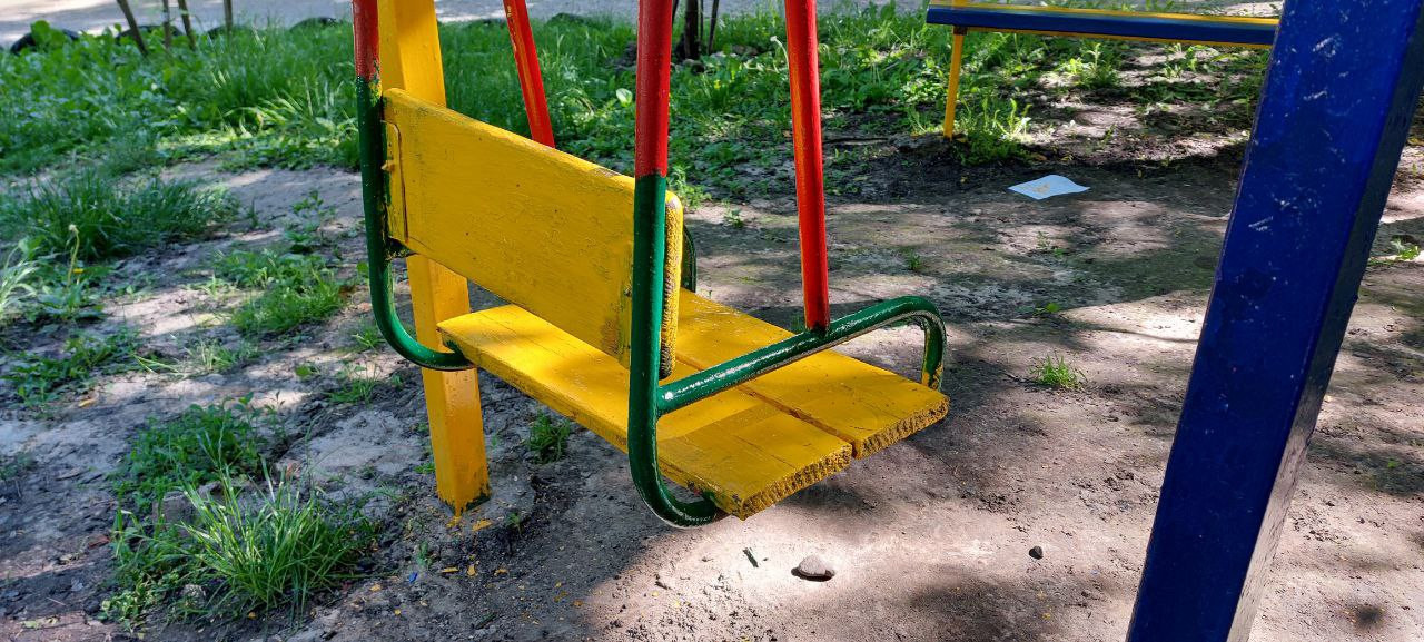 Четырёхлетняя девочка получила травму на детской площадке в Минводах