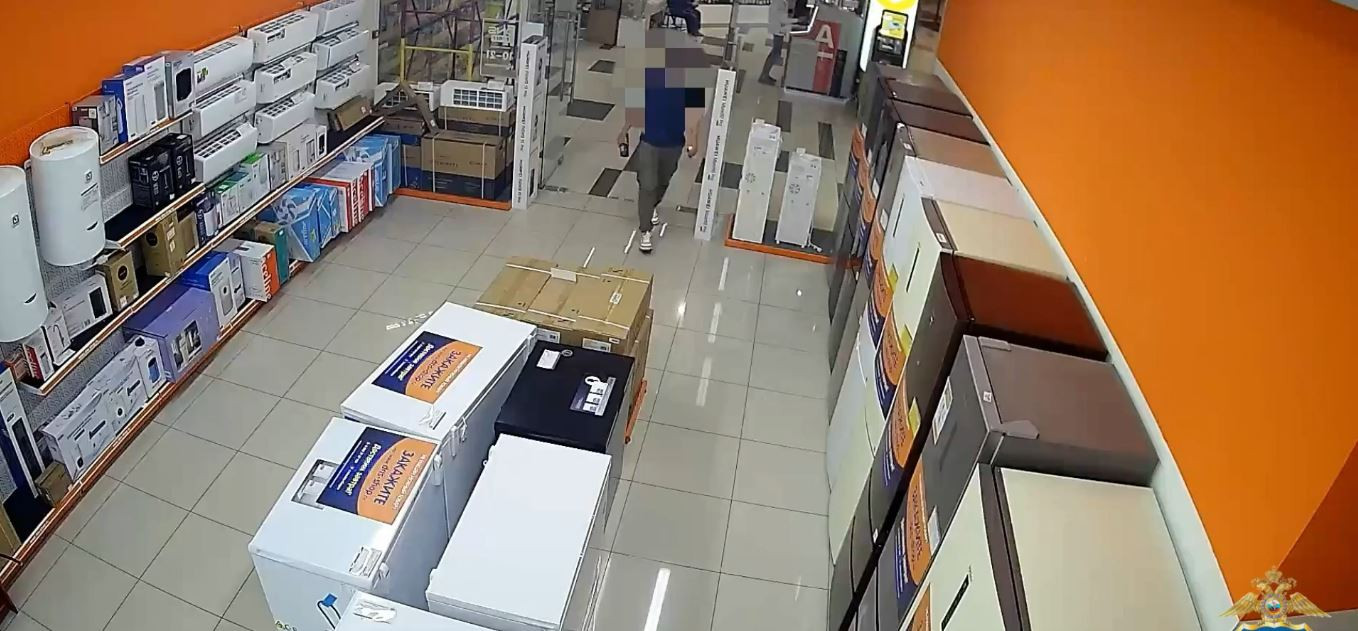 Бывший сиделец пытался обнести магазин электроники на 7 млн рублей в Ессентуках