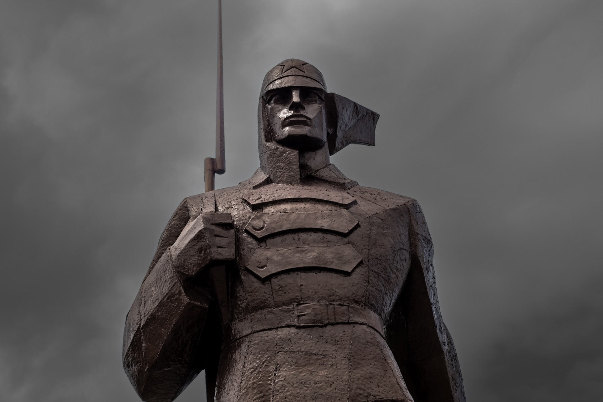 Чрезвычайную пожароопасность и штормовое предупреждение объявили на Ставрополье