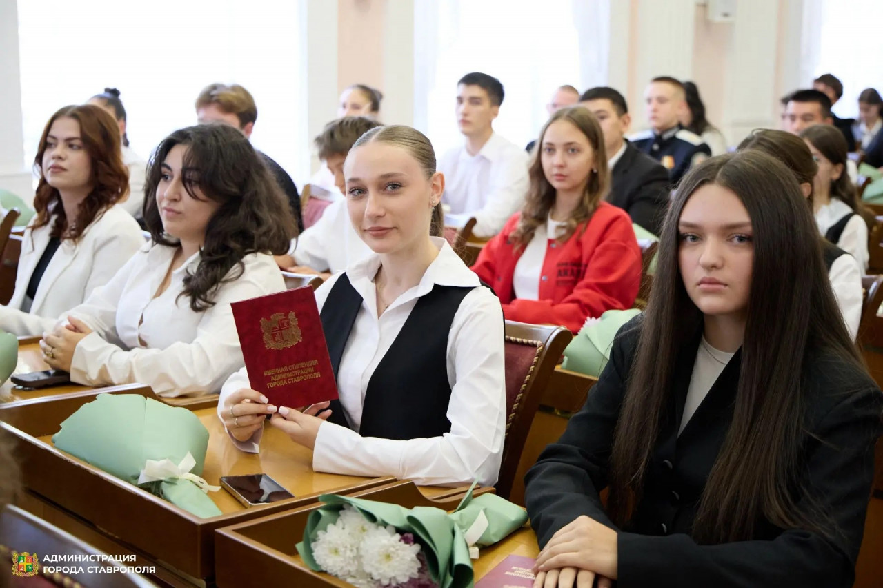 49 успешных молодых жителей Ставрополя получили именные стипендии