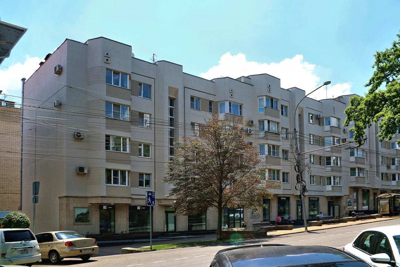 Фасады трех пятиэтажек обновили в Ставрополе