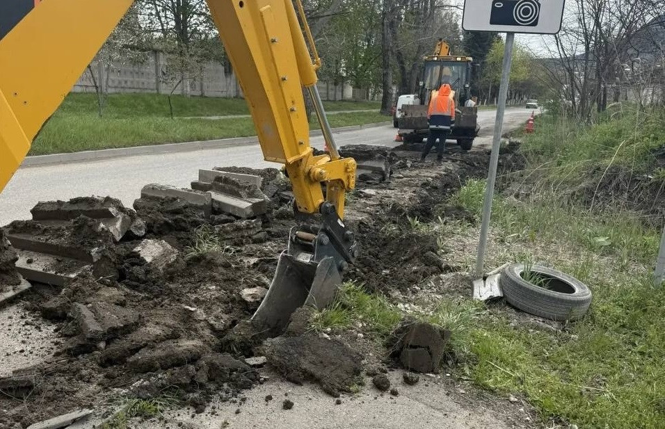 Семикилометровый тротуар строят в Железноводске Семикилометровый тротуар строят в Железноводске