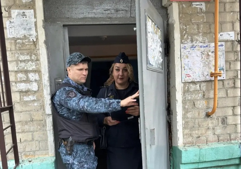 Приставы помогли жительнице Невинномысска вселиться в квартиру после развода