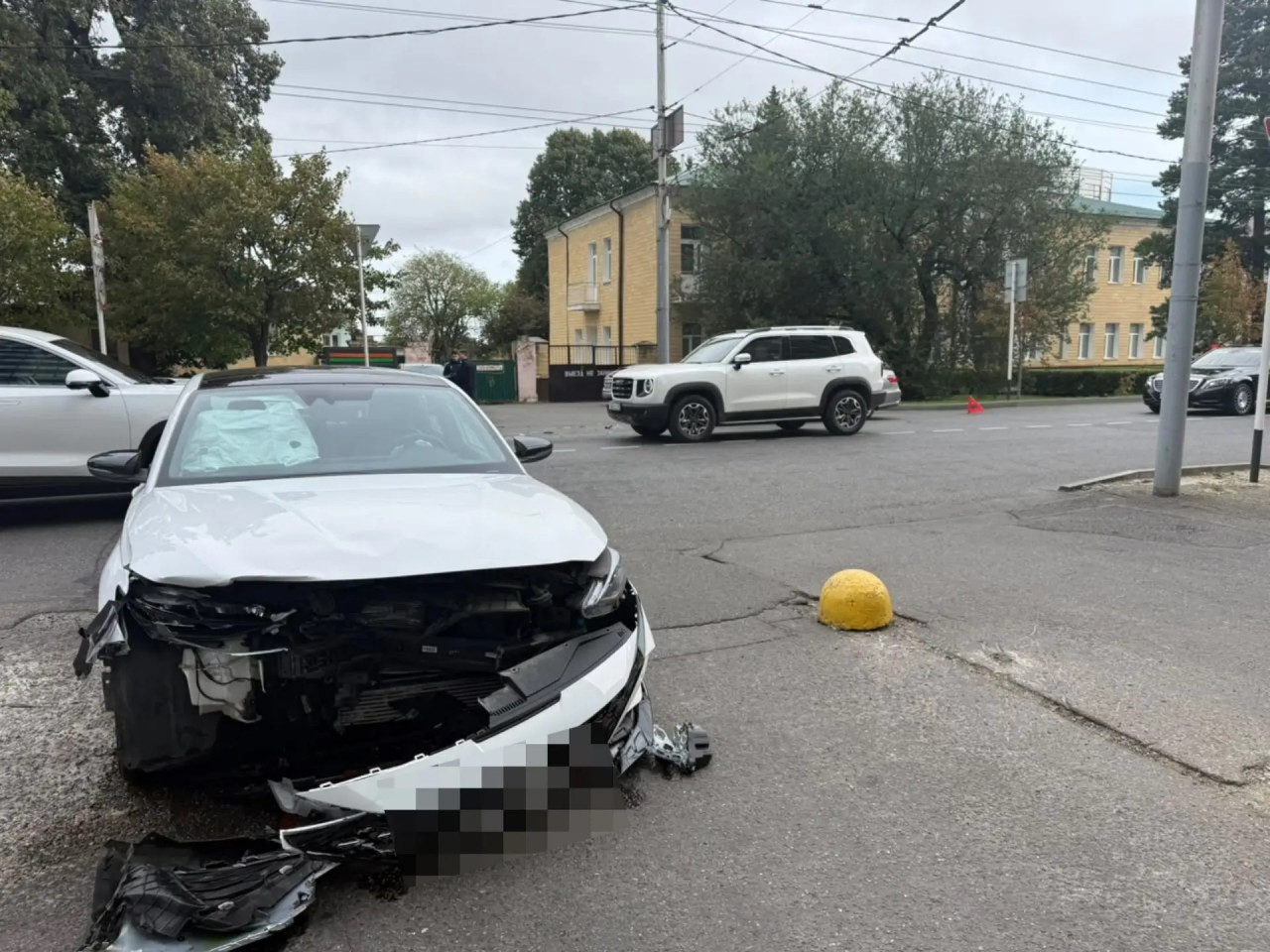 «Мерседес» ударился с «Хендаем» в Ставрополе из-за неправильного поворота