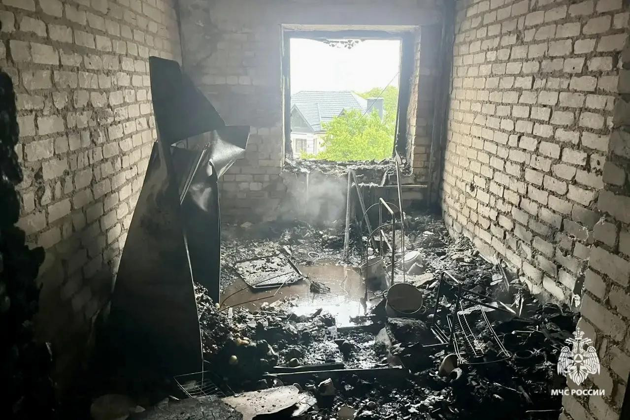 Пятерых человек вывели пожарные из горящей квартиры на Ставрополье