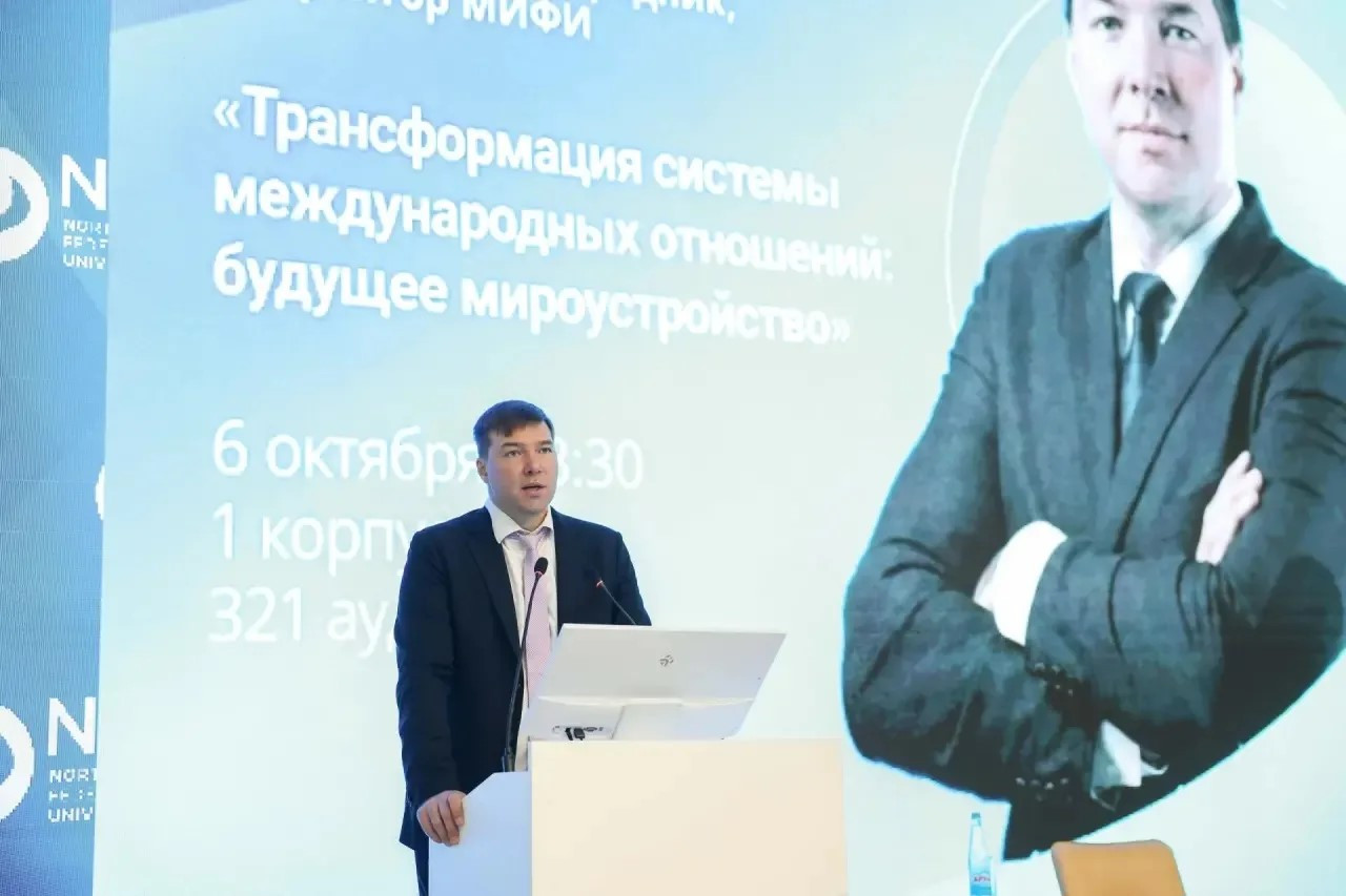 Проректор национального исследовательского ядерного университета МИФИ прочитал лекцию в Ставрополе