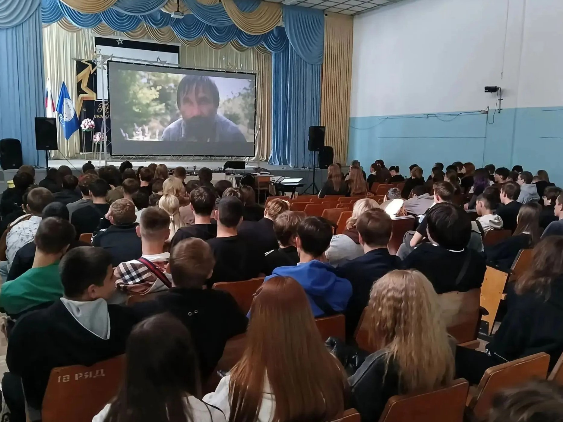 "Студенты аплодировали": режиссер "Донесения особой важности" провел творческую встречу