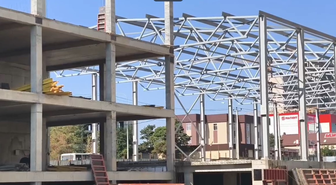 Футбольный комплекс с бассейнами строят в Ставрополе