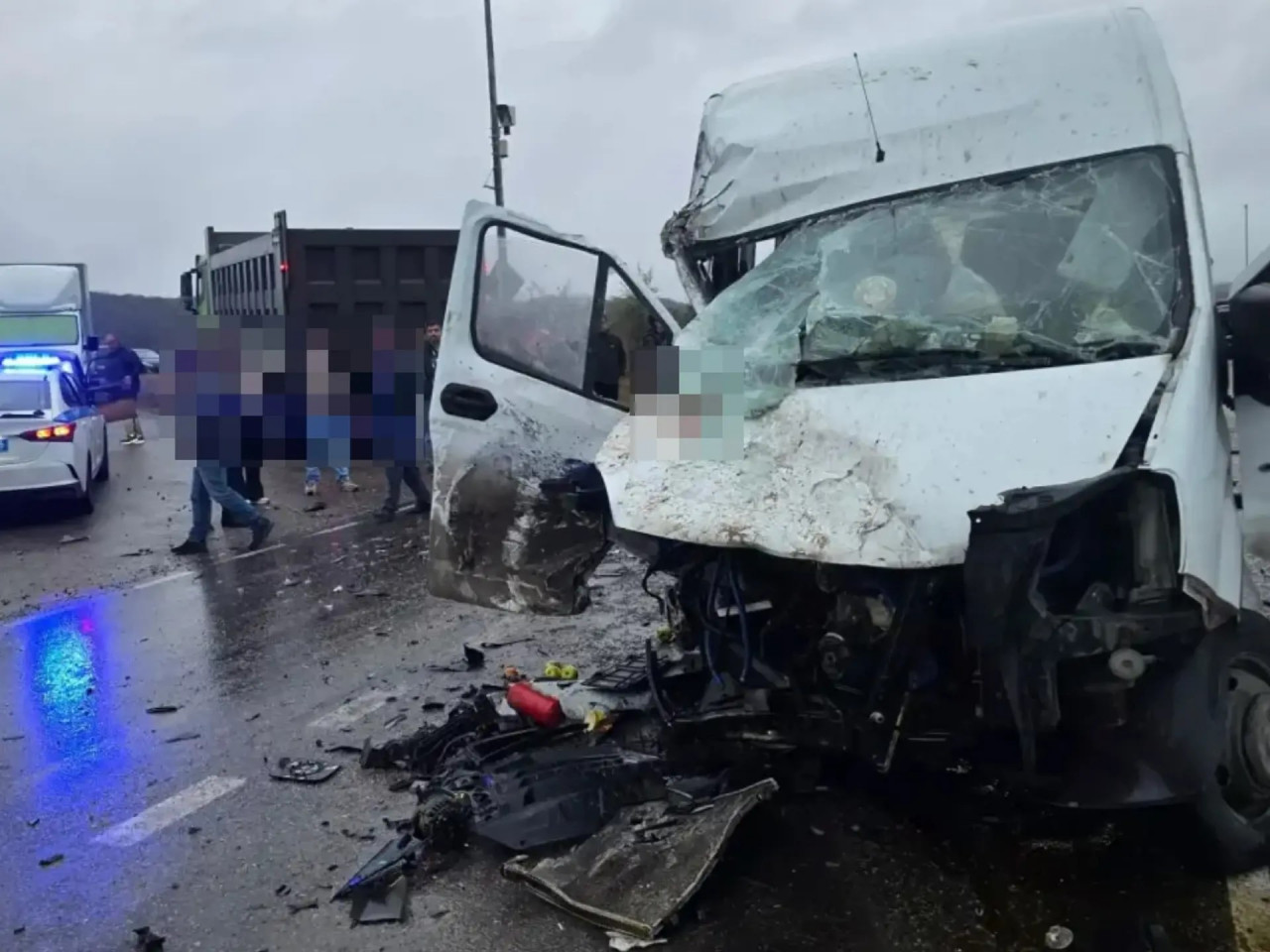 12 человек пострадали в ДТП с грузовиком и маршруткой на Ставрополье