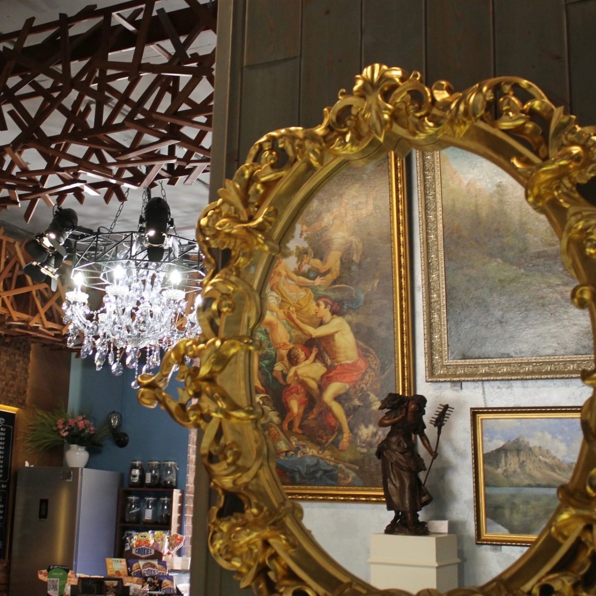 Арт-кофейня «Лувр» Арт-кофейня «Лувр»