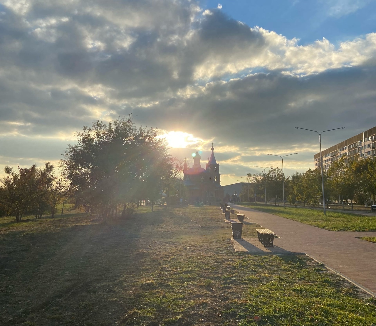 Солнечнодольск современник. Солнечнодольск набережная. Красивые места в Солнечнодольске.